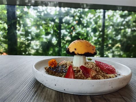 身于植物园中咖啡馆 Phat Bee Cafe