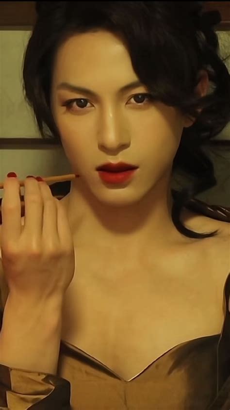 Oái ăm của hot boy mạng đi đóng phim Vào vai nam nhân bị ăn gạch vừa giả nữ đã gây chấn động