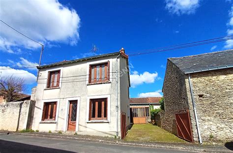 Bellevigne En Layon Maison Ancienne A Renover Avec Jardin Cave