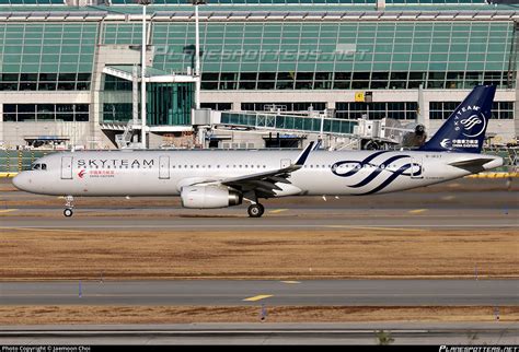 B China Eastern Airlines Airbus A Wl Photo By Jaemoon Choi