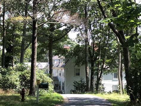 Home Where Ghislaine Maxwell Lived Briefly Before Her Sex Trafficking