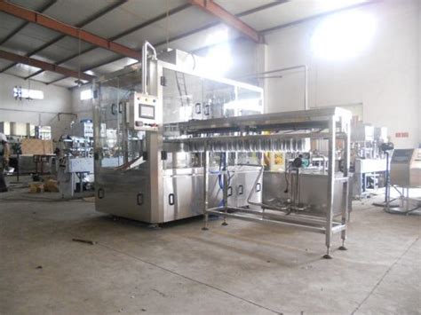 Automatic Stand Up Pouch Filling And Cap Screwing Machine