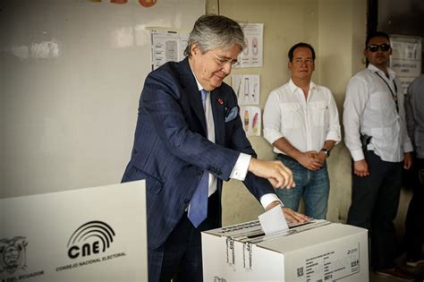 El presidente Guillermo Lasso ejerció su derecho al voto en Guayaquil