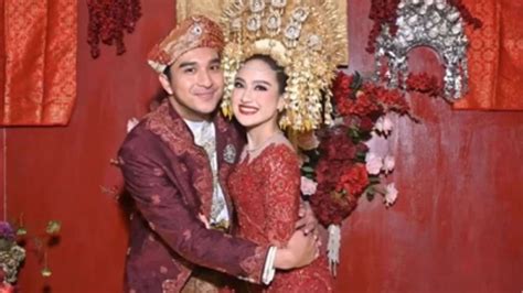 Foto Salshabilla Adriani Dan Ibrahim Risyad Pilih Adat Minang Saat