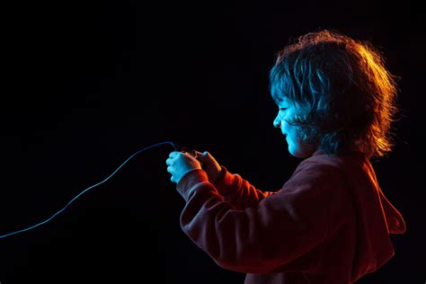 Excesso De Telas Entre Jovens Pode Causar Dores E Puberdade Precoce