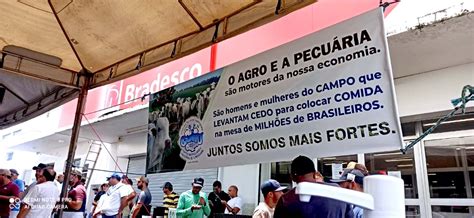 Produtores Agropecu Rios De Tupaciguara Fazem Churrasco Em Frente Ao