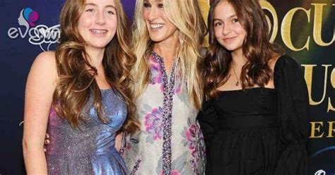 Cặp sinh đôi của sao nữ giàu nhất Sex and the City 13 tuổi đã cao ngang mẹ bị nói không tử tế