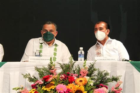 Alcalde Vallense Y Secretario De Educaci N Entregan Equipo A Escuelas