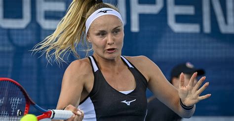 Sramkova Upsets Bronzetti To Reach Final Tennis Majors