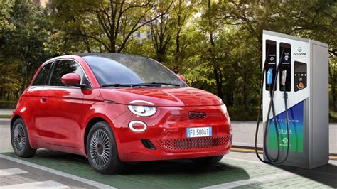 Auto Elettriche Italia Mercato In Calo Le Vendite Nel 2022 Gazzetta It