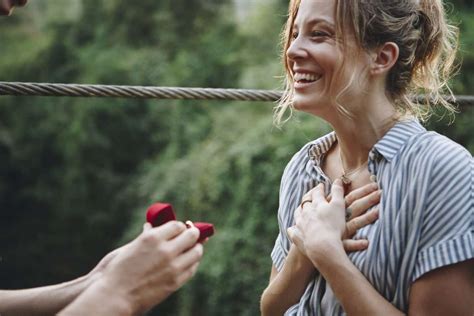 Engagement Photoshoot: 17 ideas for inspiring engagement photographs ...