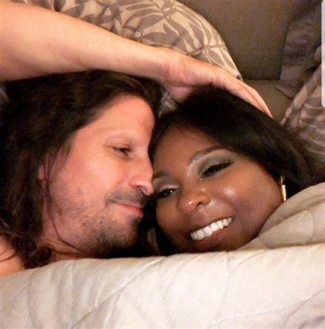 Kevin Harts Ex Wife Torrei Shares An Intimate Photo Of Herself In Bed With A Mystery White Man