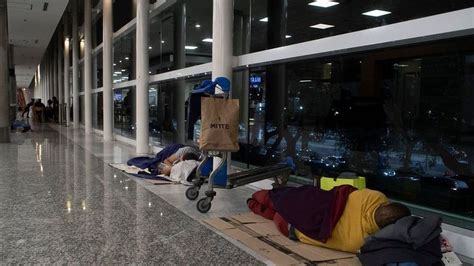 Desalojaron A Unas Personas Que Dorm An Desde Hace Meses En Aeroparque