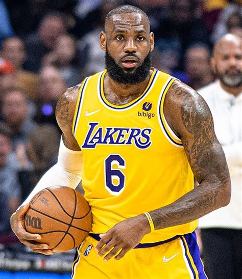 Lebron James Los Angeles Lakers Bio Stats News More Topps Ripped