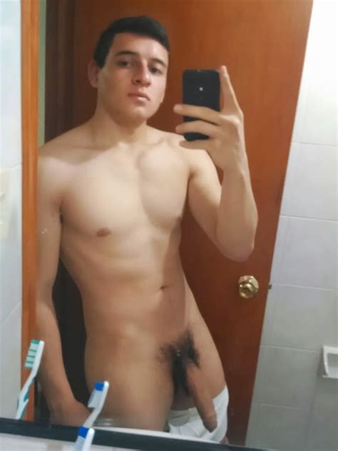 O Cheiro Maravilhoso De Um Macho Um Close Na Rola Fotos Nos Espelhos