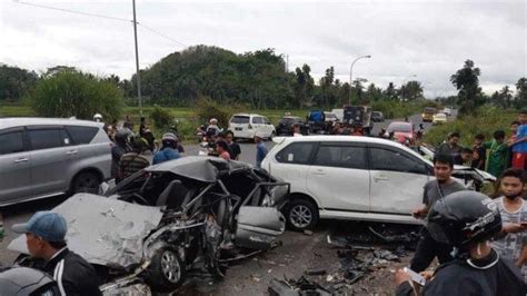 Kecelakaan Maut Pukul 21 40 Wita 1 Tewas Dan 6 Jadi Korban Xenia