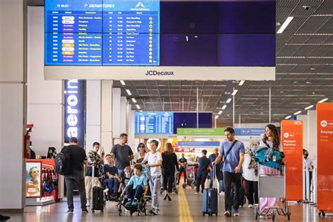 Aeroporto De Bras Lia Suspende Voos Para Santos Dumont Durante G