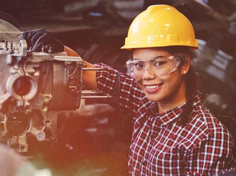 Premium Photo Portrait Of Female Engineer Working At Construction Site