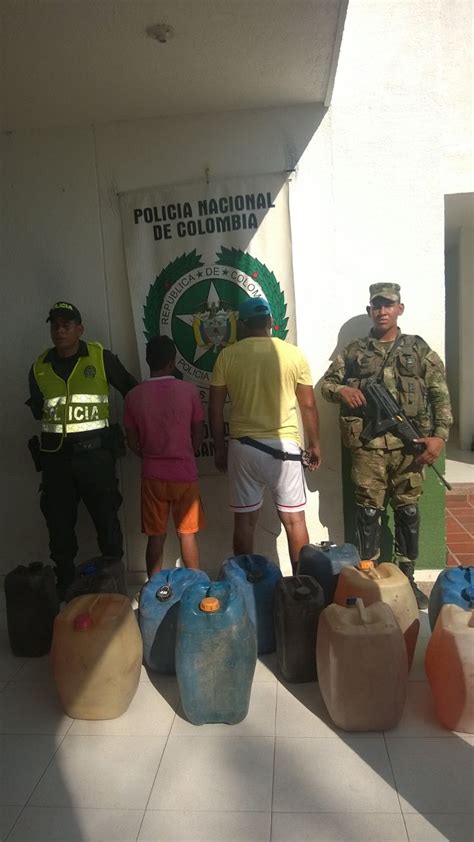 Soldados De La D Cima Brigada Blindada Descubren Caleta Con Material