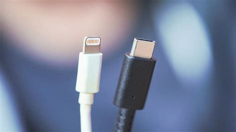 Battle Of The Reversibles Usb C Vs Lightning Connector Gadgetmatch