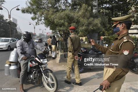 Traffic Police India Photos and Premium High Res Pictures - Getty Images