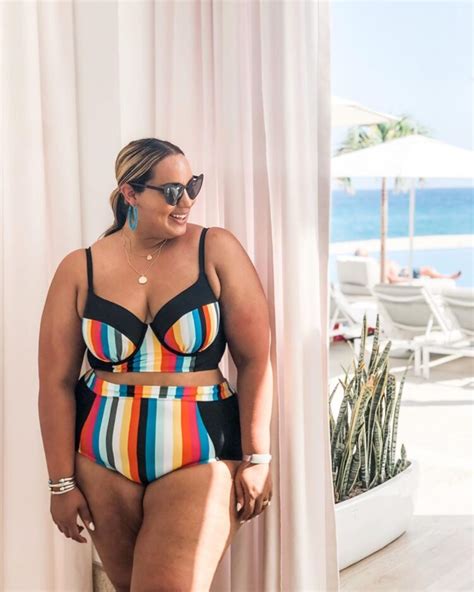 Hot Sexy Rochelle Johnson Bikini Pics