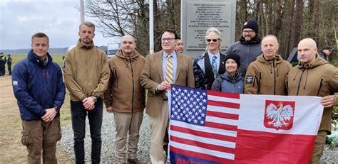 Pomnik poświęcony pamięci amerykańskich lotników W Słuchowie