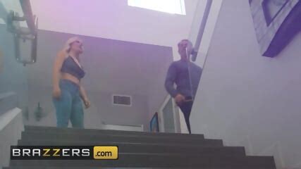 Brazzers Jazlyn Ray Finds The Right Moment To Fuck The Real Estate Agent While Her Man Is