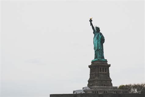 Fotos Gratis Monumento Estatua Punto De Referencia Obra De Arte