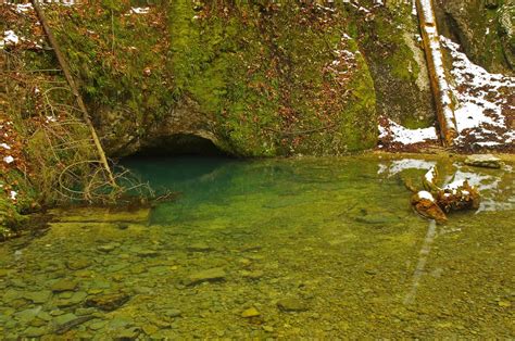 La Source Bleue Vers Malbuisson La Vasque D Eau Souvent Cl Flickr