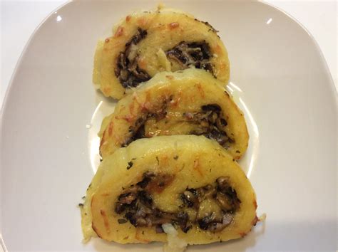 Rotolo Di Patate Ripieno Di Funghi In Cucina Con Lilly