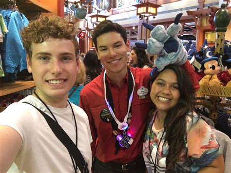 Disney Intercambio - Intercâmbio na Disney e remunerado! - Não é caro viajar!