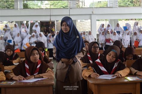 Praktik Mengajar Perdana Amaliyah Tadris Bahasa Arab Dan Bahasa