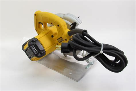 DeWalt DWE575 Corded 7-1/4'' Circular Saw