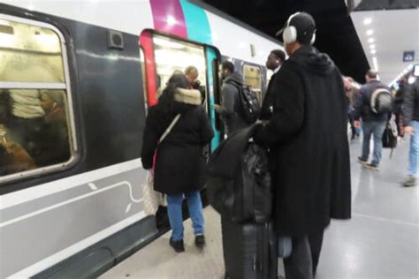 Gr Ve Sncf Le Trafic Tr S Perturb Sur Les Transilien Et Rer D Le De