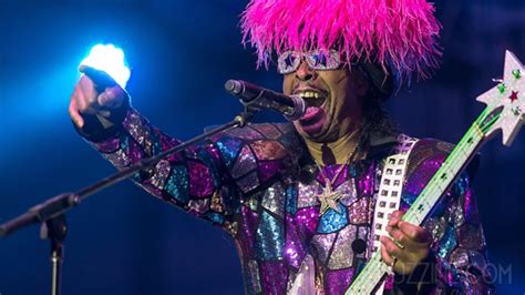 Bootsie Collins El Bajo Potente De James Brown Y Funkadelic Lanza