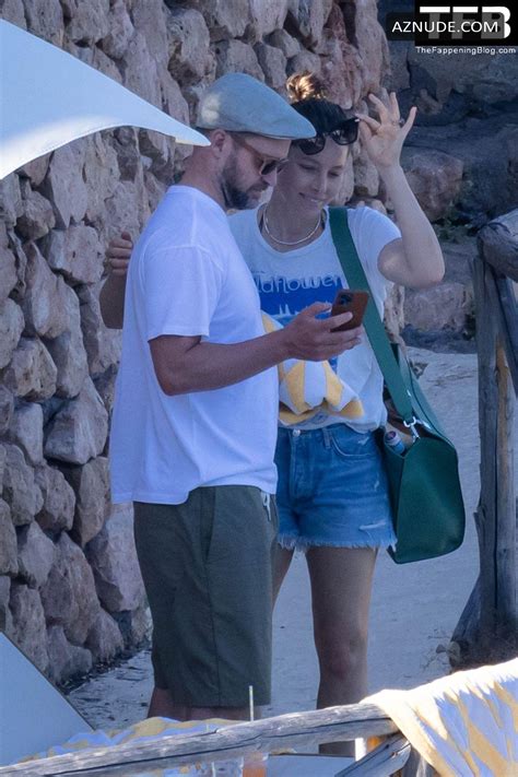 Jessica Biel Sexy Seen Flaunting Her Hot Bikini Body At The Beach In Tuscany AZNude