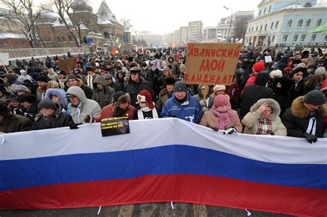 Russia Rival Pro Anti Putin Rallies Bring Out Thousands In Moscow