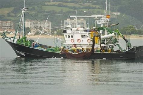 Pin De Mjose Gonz Lez En Puertos Pesqueros Barcos De Pesca Barco