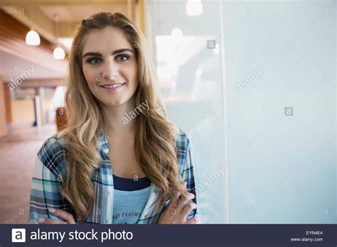 Femme blonde portrait Banque de photographies et dimages à haute résolution Alamy
