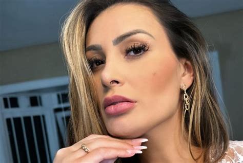 Andressa Urach Inicia Novo Projeto Profissional E Garante Parei