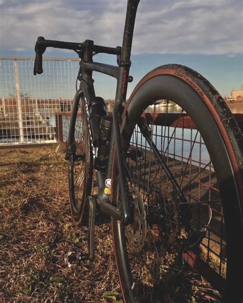 A black Specialized Tarmac build - Elitewheels