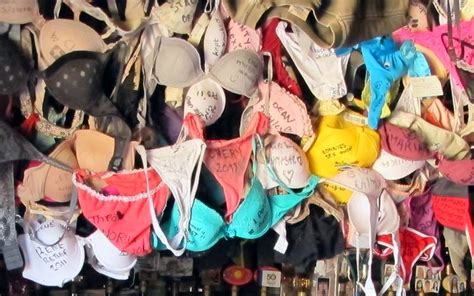 A Sex Shop Mais Familiar Do Mundo Aonde Todos Querem Parar Mat Ria Inc Gnita