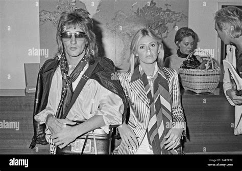 Rod Stewart Britischer Rockmusiker Mit Der Damaligen Freundin Der