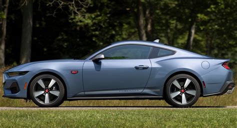 Ford Mustang 60th Anniversary edición limitada en Brittany Blue