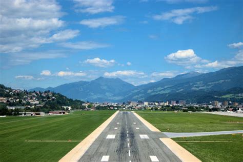 Innsbruck Flughafen Bilder Und Stockfotos Istock