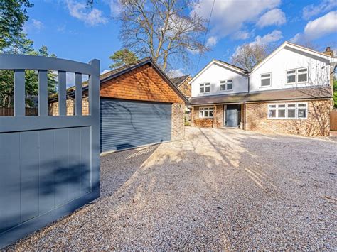 5 Bed Detached House For Sale In Lower Wokingham Road Crowthone