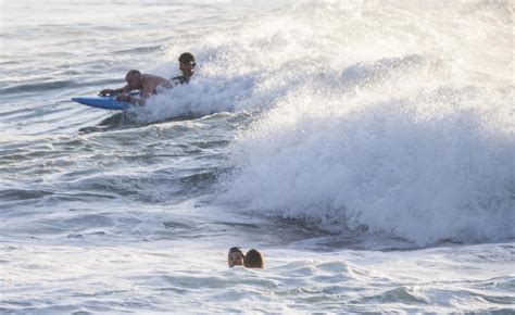 Dramatic Moment Lifeguards Dived Inside The Sea To Rescue Drowning