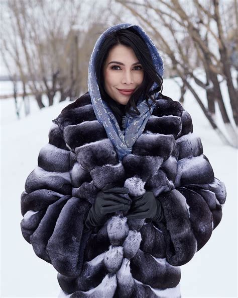 Pin by zoltan on szőrme 248 in 2021 Chinchilla fur Chinchilla coat