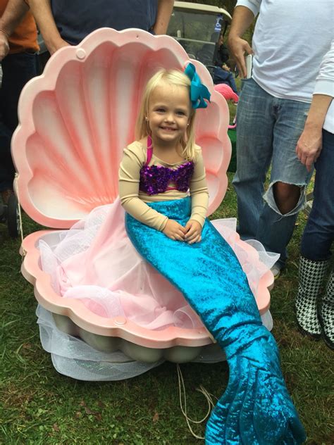 Homemade Diy Halloween Costume Mermaid In A Clam Shell Mermaid